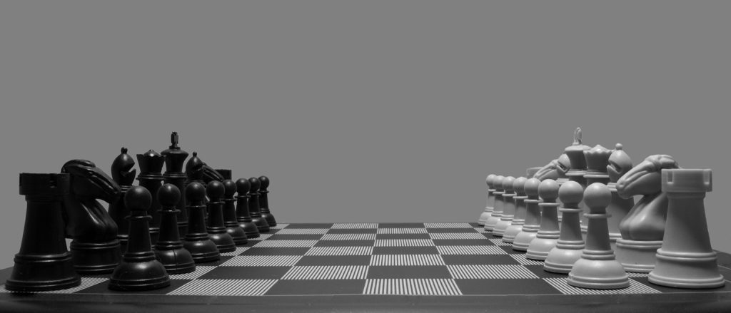 Incontri intergenerazionali – Lezioni e partite libere di scacchi